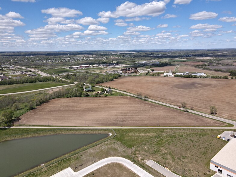 1431 S Rochester St, Mukwonago, WI à vendre - Aérien – Image 1 sur 3