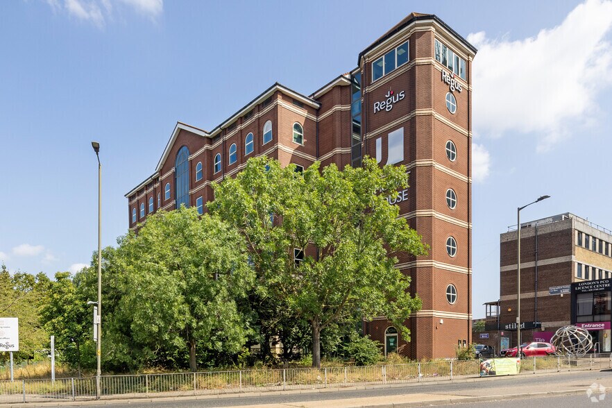 London Rd, Barking à louer - Photo de l’immeuble – Image 1 sur 4