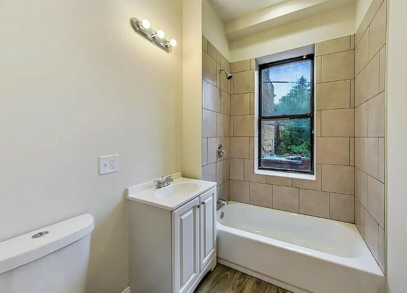 2213 W 23rd Pl, Chicago, IL à vendre - Photo de l’immeuble – Image 3 sur 7