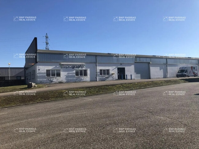 Plus de détails pour Local d'activités à louer