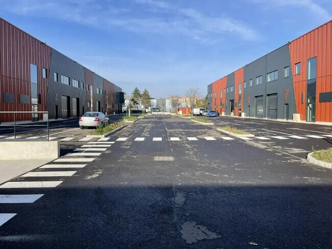 Plus de détails pour Bureau, Local d'activités à louer