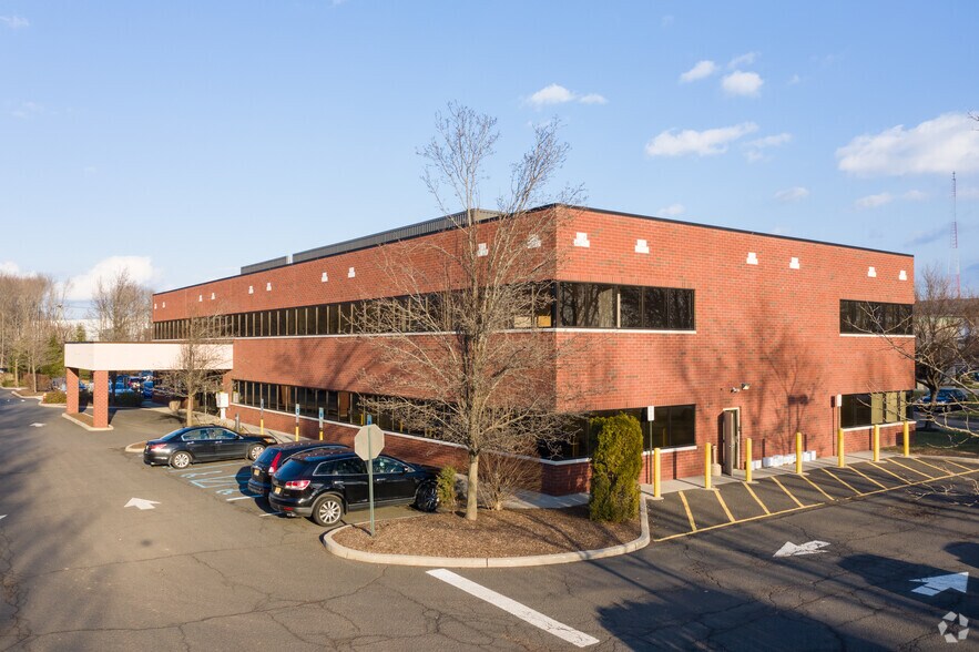 49 Veronica Ave, Somerset, NJ à louer - Photo de l’immeuble – Image 1 sur 15
