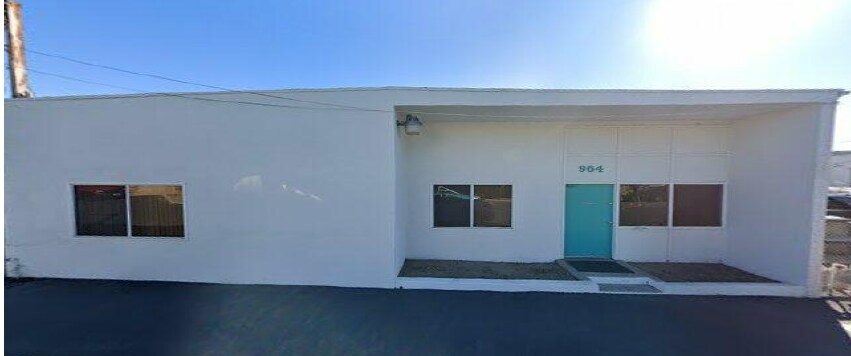 964 W Foothill Blvd, Azusa, CA à louer Photo principale– Image 1 sur 2