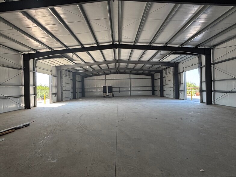 5560 Rittiman Rd, San Antonio, TX à louer - Photo de l’immeuble – Image 2 sur 4