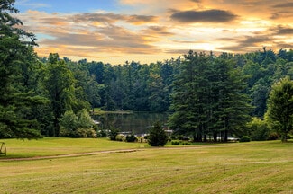 Plus de détails pour 86 Lily Pad Ln, Flat Rock, NC - Hôtellerie à vendre