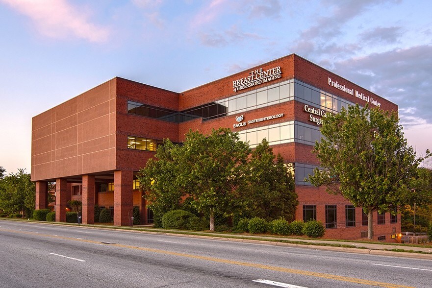 1002 N Church St, Greensboro, NC à louer - Photo de l’immeuble – Image 1 sur 9