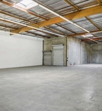 16307-16331 Arthur St, Cerritos, CA à louer Photo intérieure– Image 2 sur 3