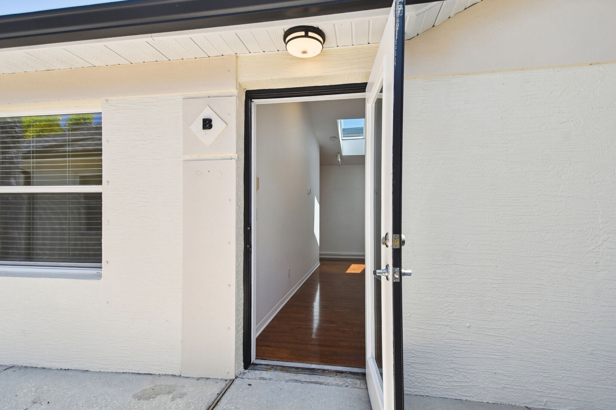 670 2nd St N, Safety Harbor, FL à louer Photo intérieure– Image 1 sur 15