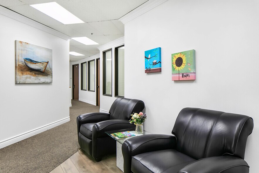 5001 Birch St, Newport Beach, CA à vendre - Photo intérieure – Image 3 sur 13