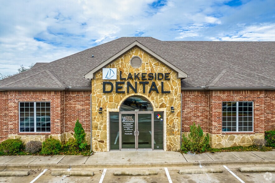 1150 E Eldorado Pky, Little Elm, TX à louer - Photo de l’immeuble – Image 3 sur 7