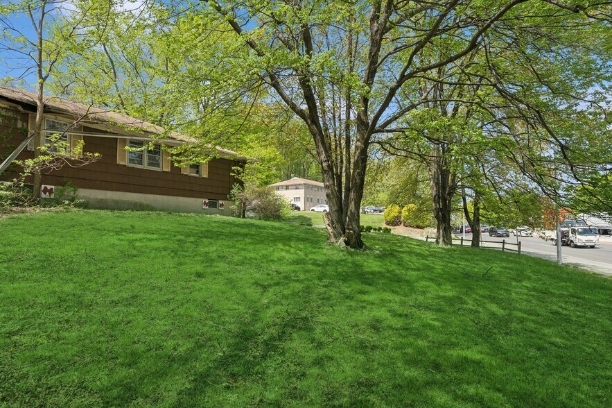 2 Woods End Rd, Morris Plains, NJ à vendre - Photo de l’immeuble – Image 3 sur 38