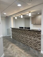 114 W Rockland Rd, Libertyville, IL à louer Photo intérieure– Image 2 sur 6