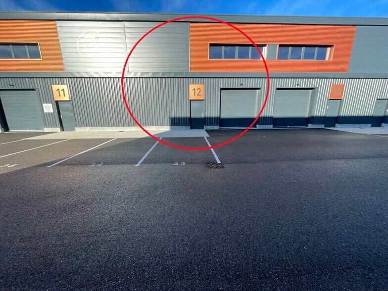 Local d'activités dans Aoste à vendre - Photo de l’immeuble – Image 2 sur 8
