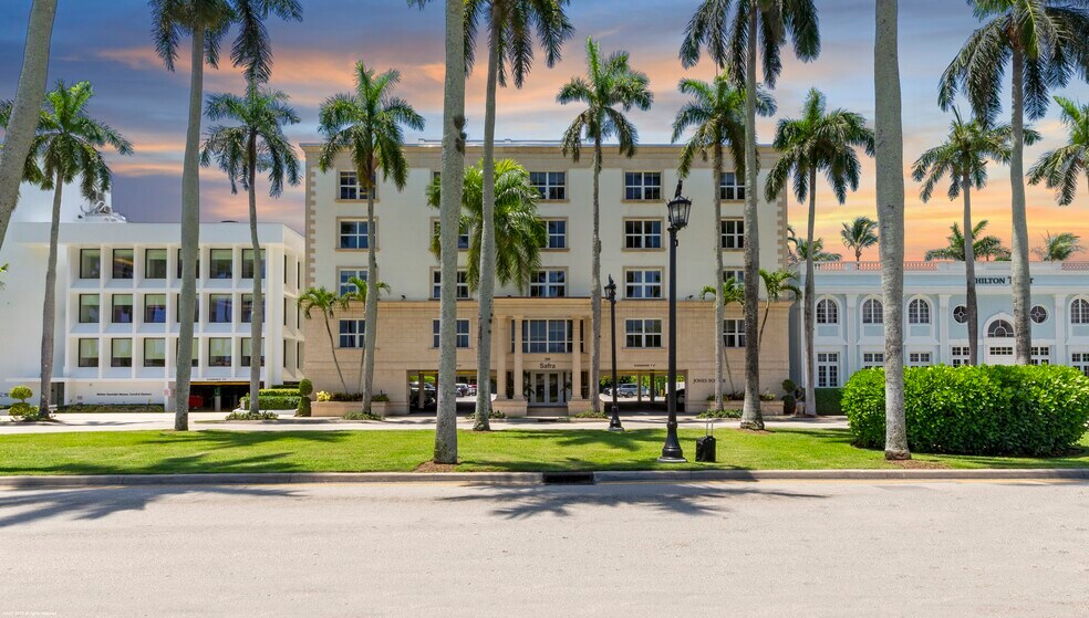 350 Royal Palm Way, Palm Beach, FL à louer - Photo de l’immeuble – Image 1 sur 12