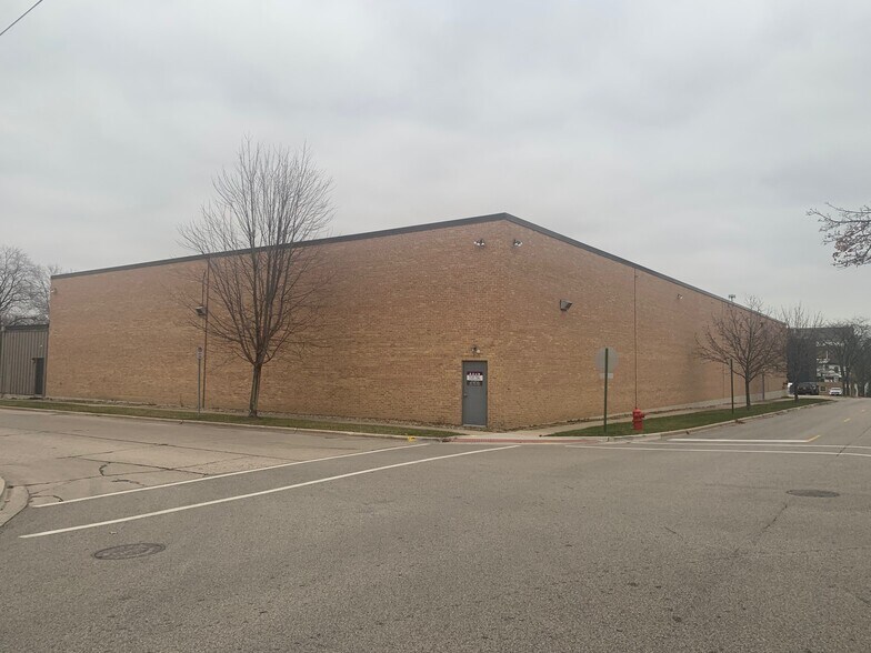 410 E Church St, Libertyville, IL à louer - Photo de l’immeuble – Image 3 sur 6