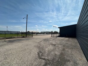 1414 S Stark St, Davenport, IA à louer Photo de l’immeuble– Image 2 sur 14