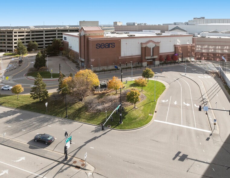 2000 N E Ct, Bloomington, MN à vendre - Photo de l’immeuble – Image 3 sur 8