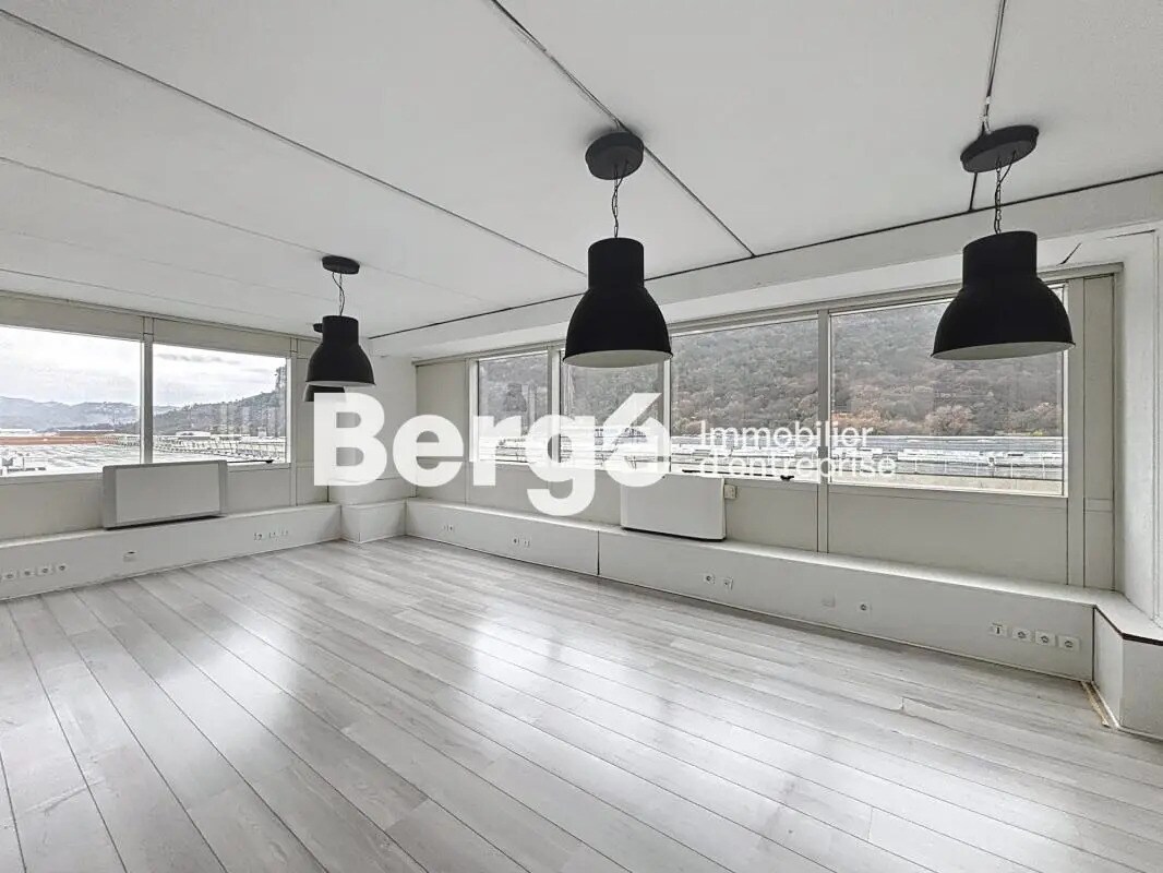 Bureau dans Carros à louer Photo intérieure– Image 1 sur 8