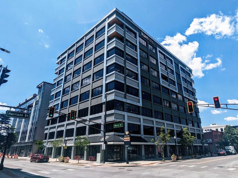 202 W Berry St, Fort Wayne, IN à louer - Photo principale – Image 1 sur 4