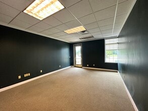 901 Chestnut Hills Pky, Fort Wayne, IN à vendre Photo intérieure– Image 1 sur 6