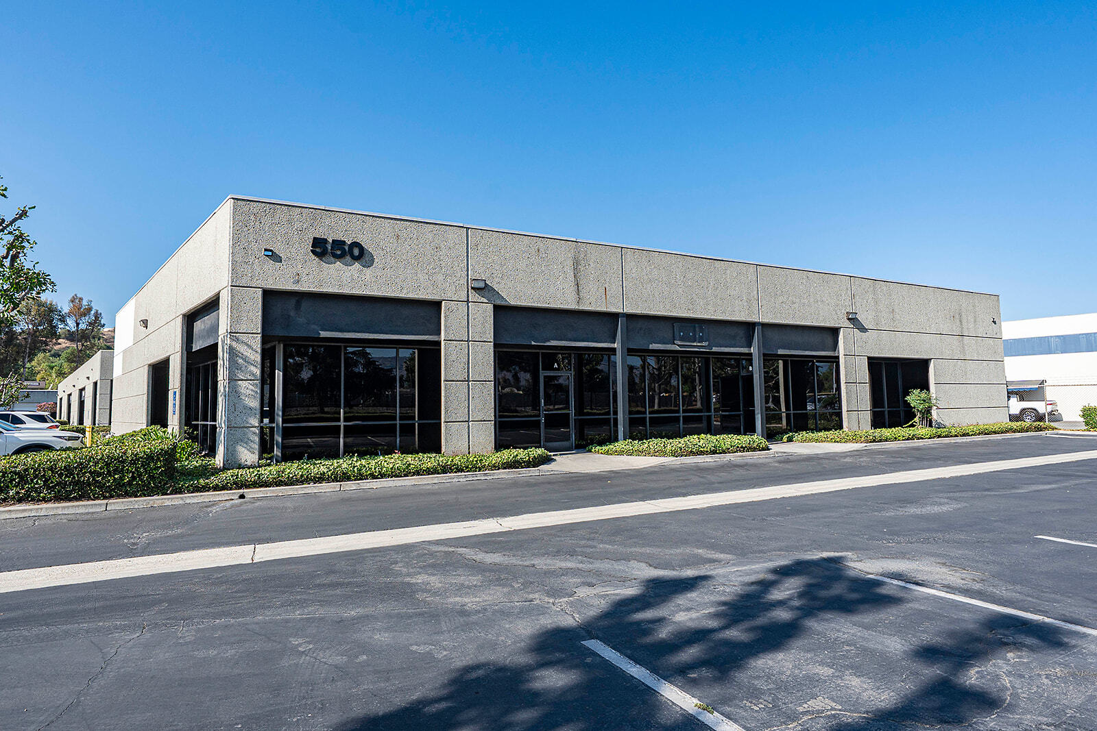 550-590 E Arrow Hwy, San Dimas, CA à louer Photo de l’immeuble– Image 1 sur 37