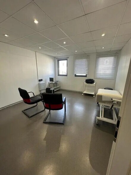 Local d'activités dans Forbach à vendre - Photo de l’immeuble – Image 2 sur 8