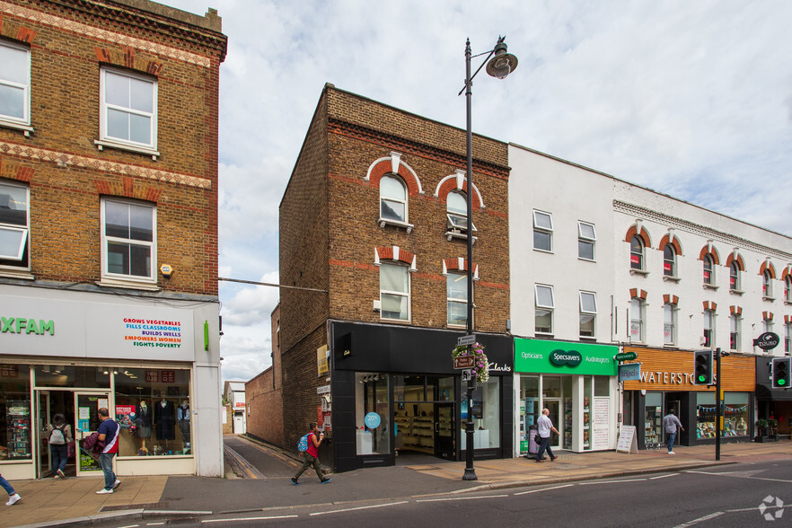 36 The Broadway, Londres à vendre - Photo principale – Image 1 sur 2