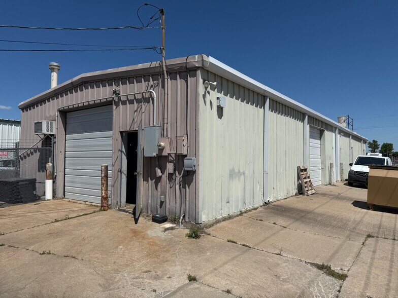 8748 E 46th St, Tulsa, OK à vendre - Photo de l’immeuble – Image 2 sur 3