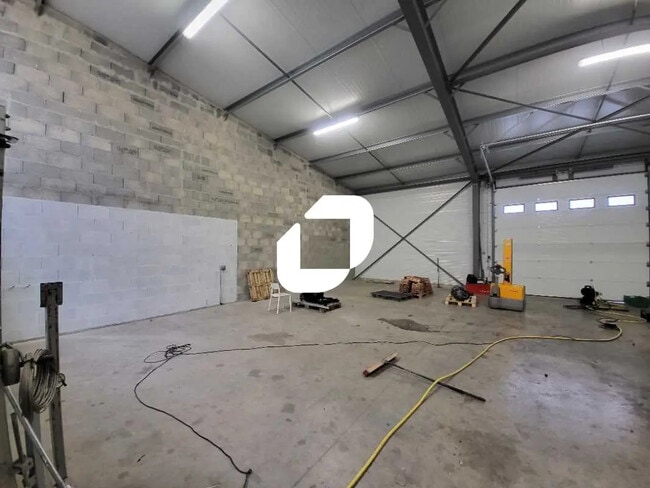 Plus de détails pour Bureau, Local d'activités à louer