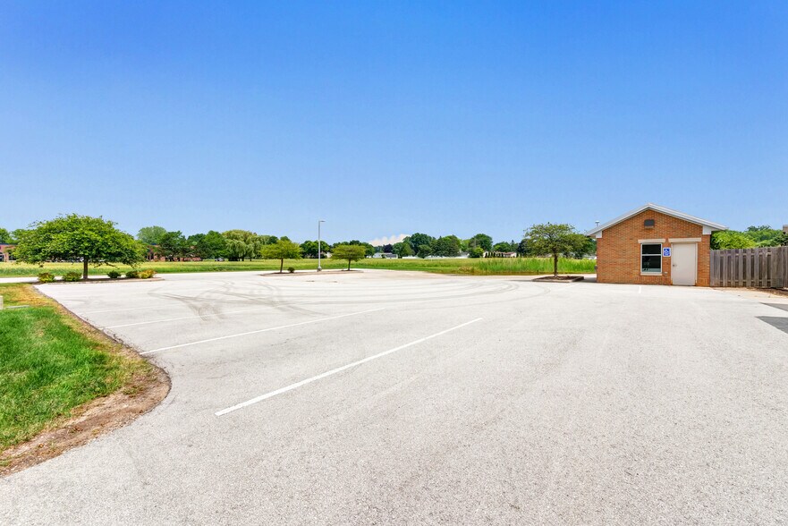 2141 Lime Kiln Rd, Green Bay, WI à vendre - Photo de l’immeuble – Image 3 sur 48