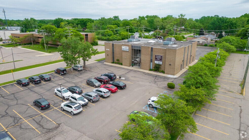 23700 Orchard Lake Rd, Farmington Hills, MI à louer - Photo de l’immeuble – Image 2 sur 4