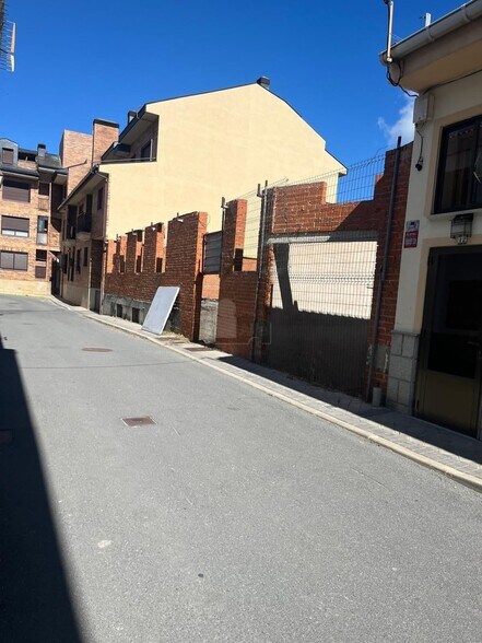 Terrain dans El Espinar, Segovia à vendre - Photo de l’immeuble – Image 2 sur 8