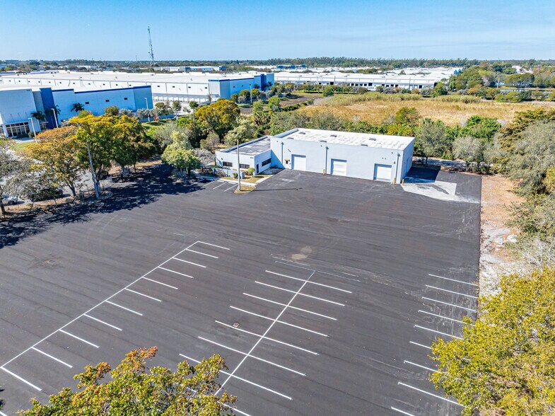 2361 NW 22nd St, Pompano Beach, FL à louer - Aérien – Image 2 sur 7