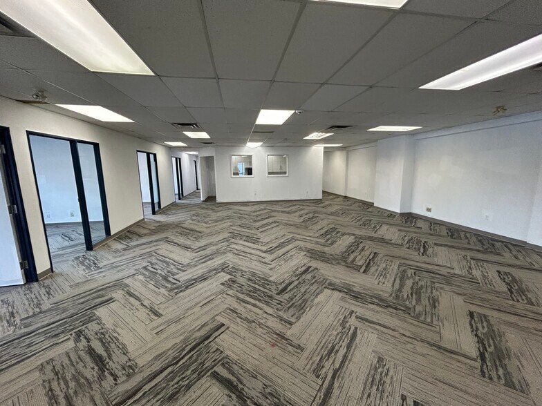 38 Antares Dr, Ottawa, ON à louer - Photo de l’immeuble – Image 2 sur 12