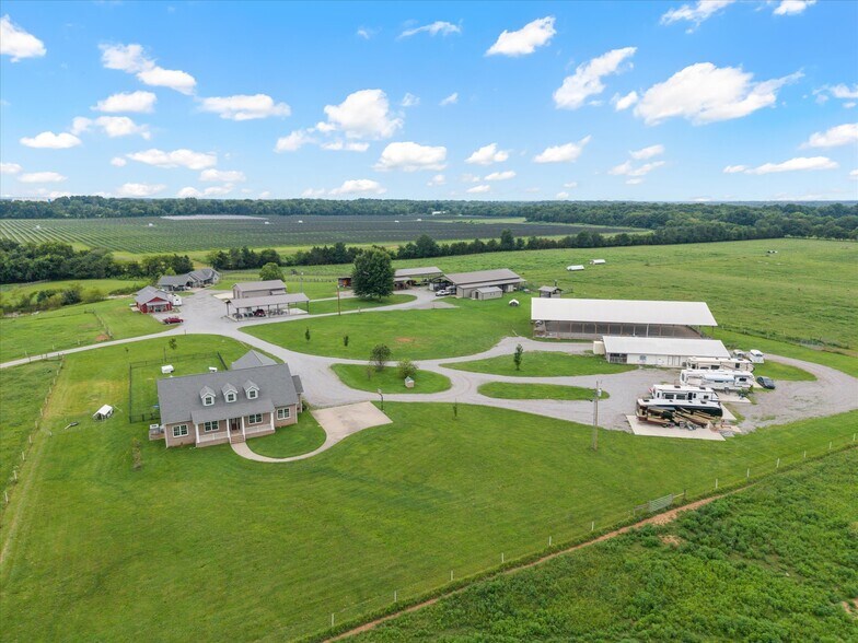 221 Eady Rd, Shelbyville, TN à vendre - Aérien – Image 1 sur 25