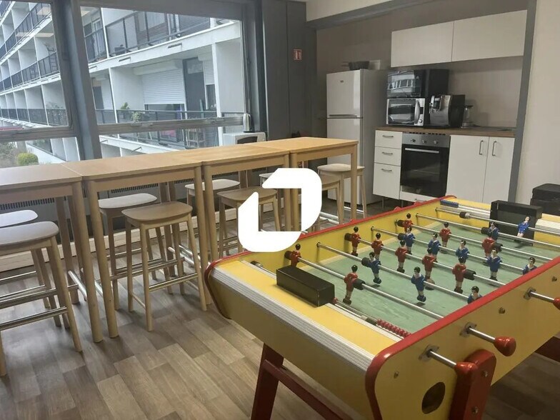 Bureau dans Croix à vendre - Photo de l’immeuble – Image 3 sur 9