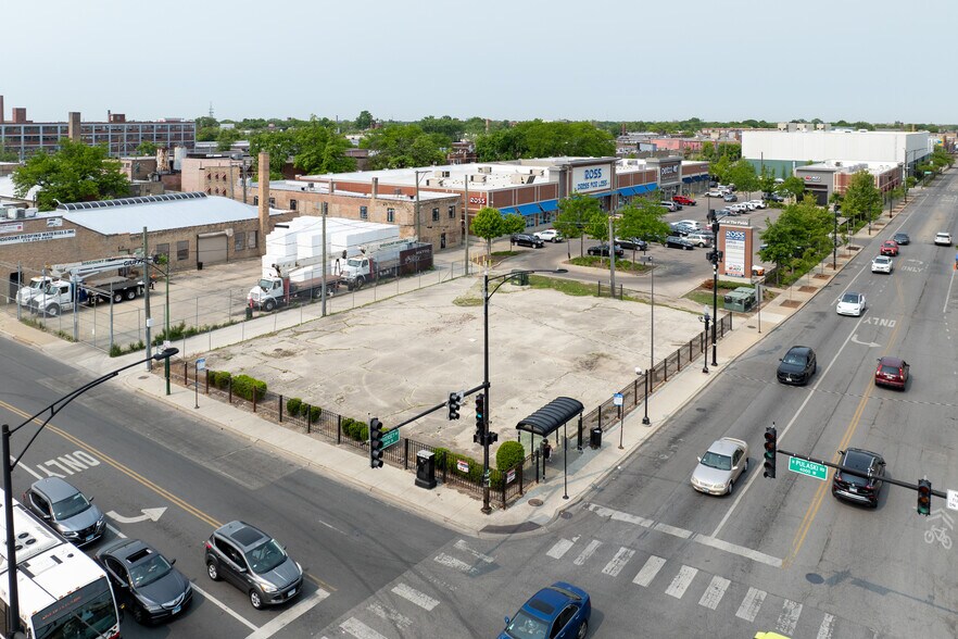 2754 N Pulaski Rd, Chicago, IL à louer - Photo de la construction – Image 2 sur 3