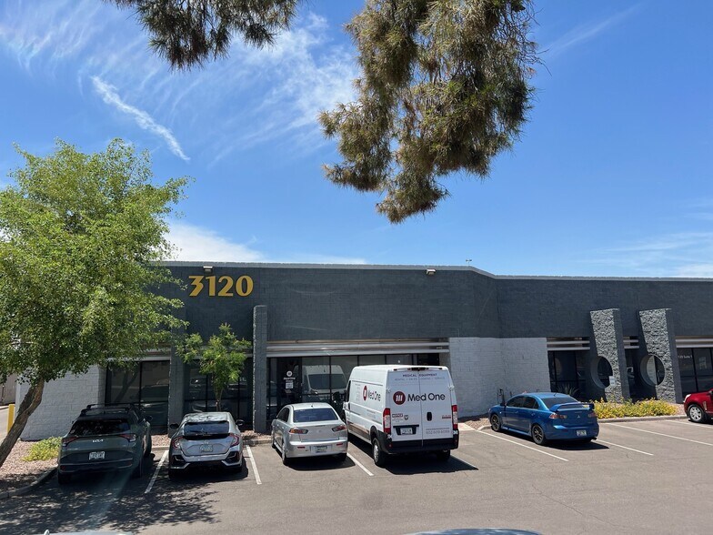 3015 S Park Dr, Tempe, AZ à louer - Photo de l’immeuble – Image 2 sur 10