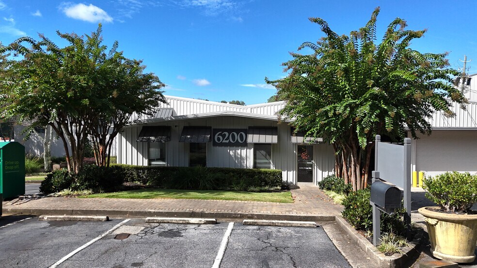 6200 Ross Rd, Doraville, GA à louer - Photo de l’immeuble – Image 3 sur 4