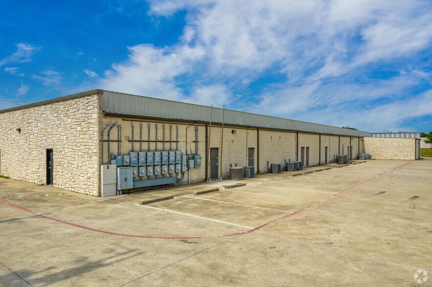 7017 Baker Blvd, Richland Hills, TX à louer - Photo de l’immeuble – Image 2 sur 4