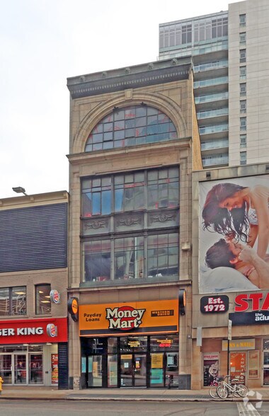 241 Yonge St, Toronto, ON à louer - Photo principale – Image 1 sur 2