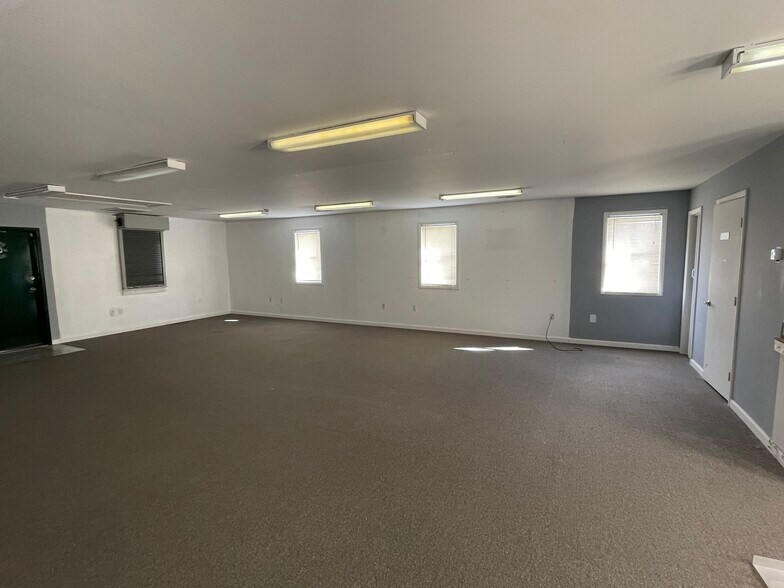 6923 Ebenezer Rd, Middle River, MD à louer - Photo de l’immeuble – Image 3 sur 4