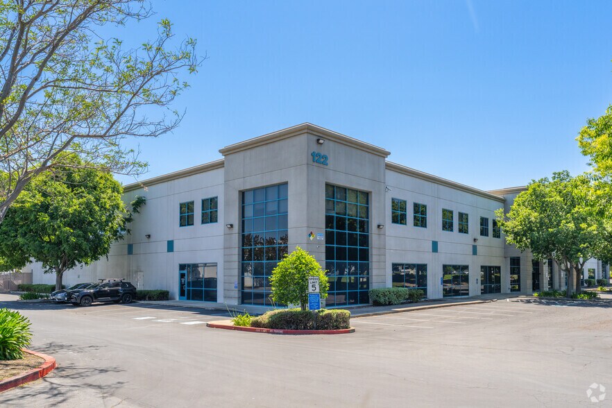 122 Lindbergh Ave, Livermore, CA à vendre - Photo de l’immeuble – Image 1 sur 8