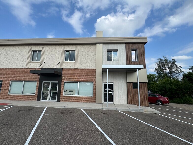 441-445 NW Old Highway 8, New Brighton, MN à louer - Photo de l’immeuble – Image 3 sur 17