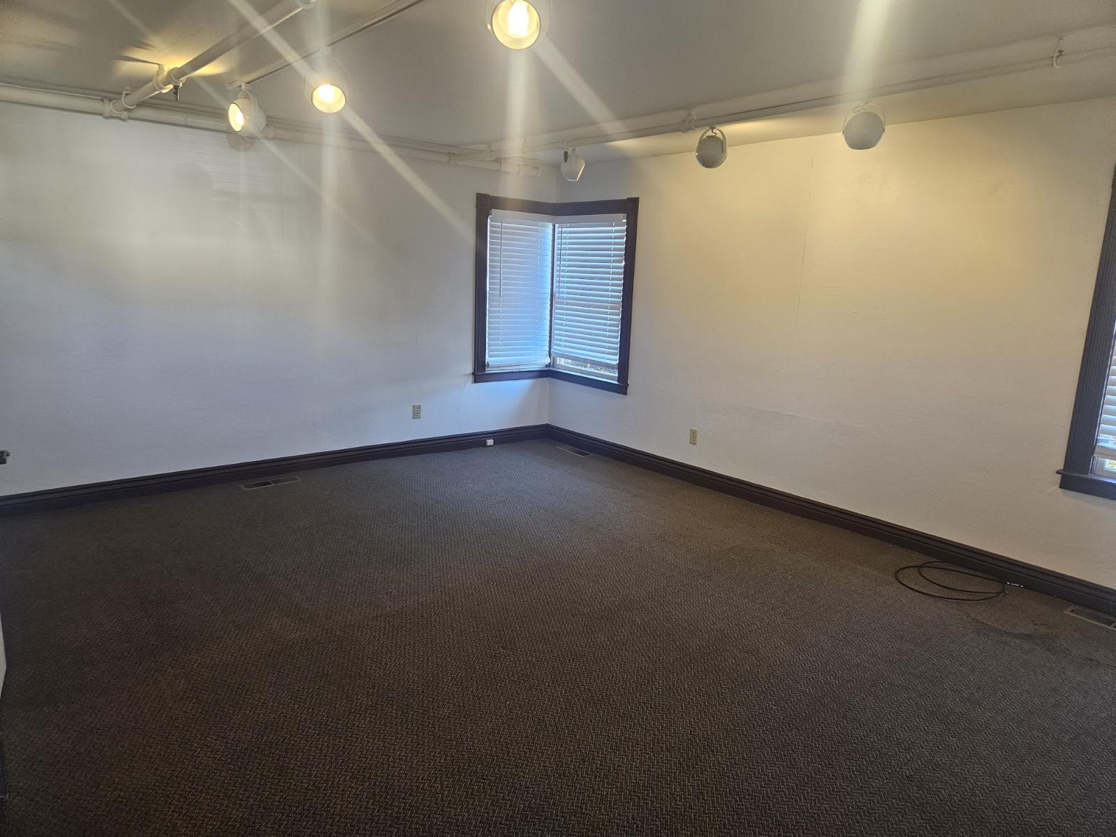 659 Cherry St, Santa Rosa, CA à louer Photo intérieure– Image 1 sur 5