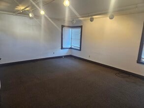 659 Cherry St, Santa Rosa, CA à louer Photo intérieure– Image 1 sur 5