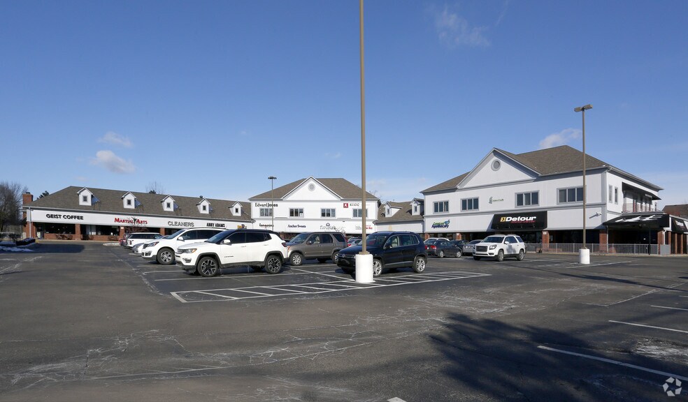 10110-10158 Brooks School Rd, Fishers, IN à louer - Photo principale – Image 1 sur 10