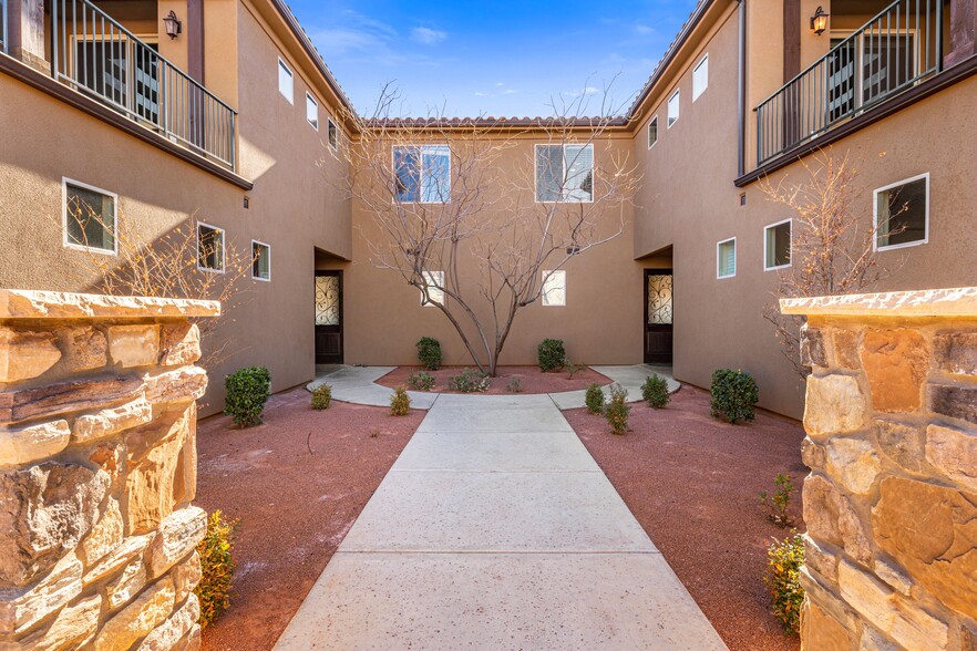 3800 Paradise Village Dr. #84, Santa Clara, UT à vendre - Photo de l’immeuble – Image 2 sur 55