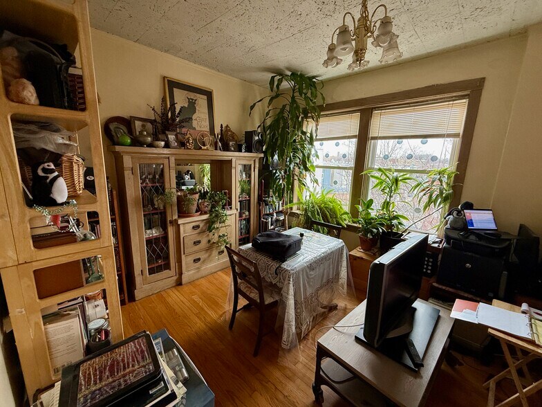 4256 N Sawyer Ave, Chicago, IL à vendre - Photo de l’immeuble – Image 3 sur 5