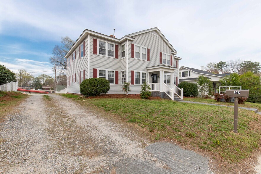302 N White St, Lancaster, SC à vendre - Photo principale – Image 1 sur 43